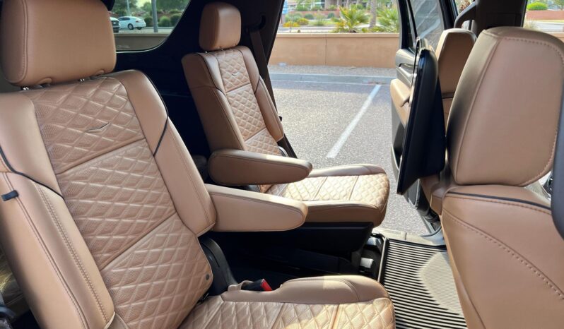 								2023 Cadillac Escalade 4WD Sport full									