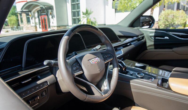 								2023 Cadillac Escalade 4WD Sport full									