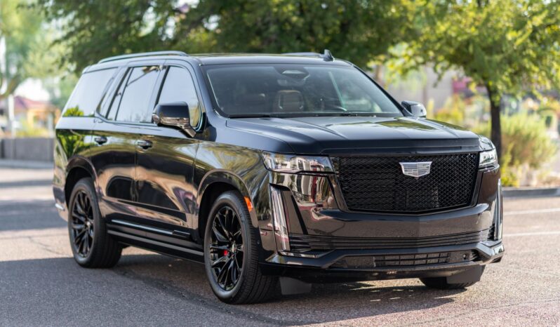 								2023 Cadillac Escalade 4WD Sport full									