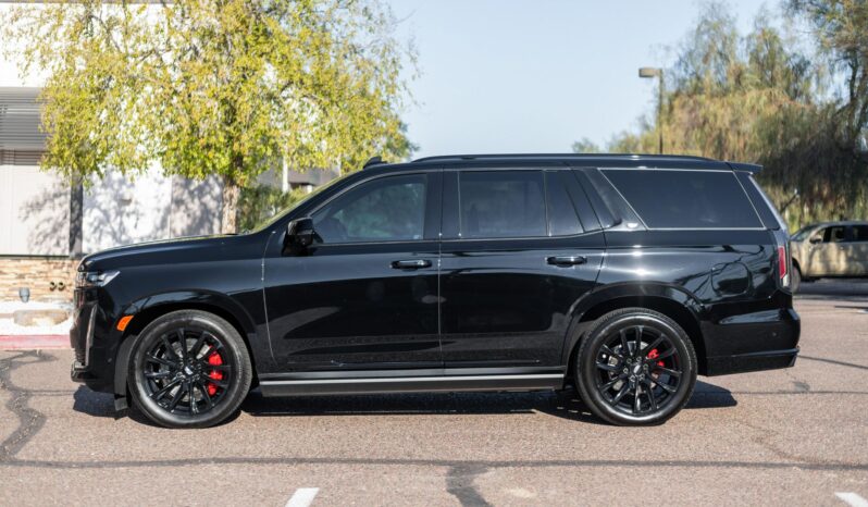 								2023 Cadillac Escalade 4WD Sport full									