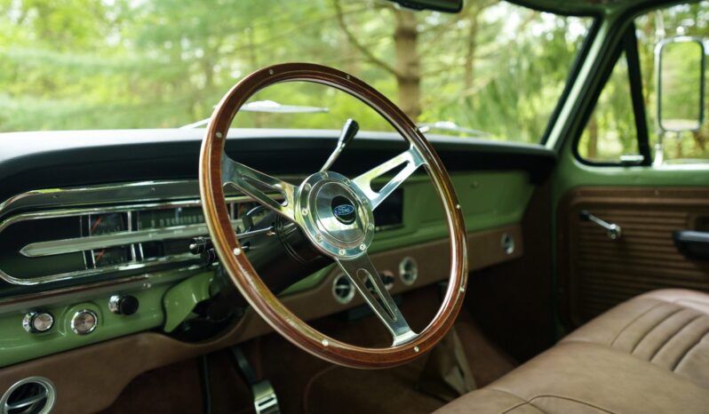 								1972 Ford F-250 Highboy-Style 4×4 full									