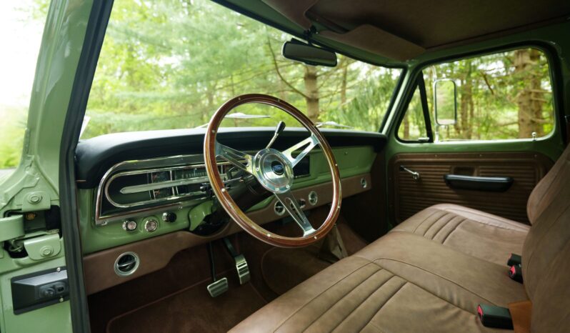 								1972 Ford F-250 Highboy-Style 4×4 full									