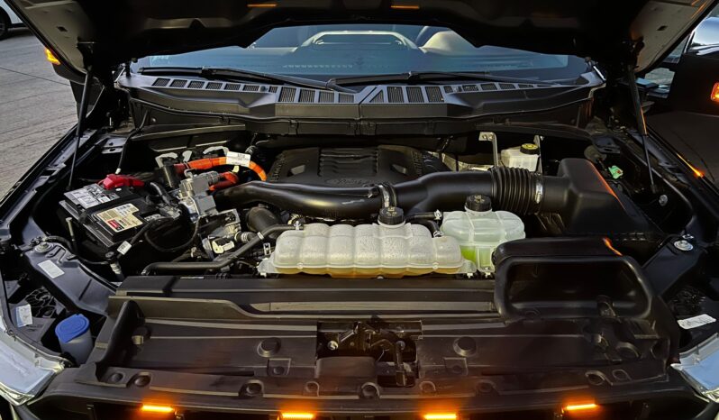 								2022 Ford F-150 Lariat SuperCrew 4×4 full									
