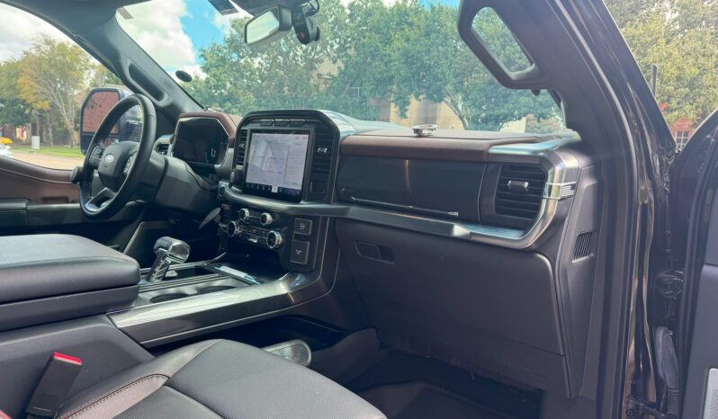 								2022 Ford F-150 Lariat SuperCrew 4×4 full									