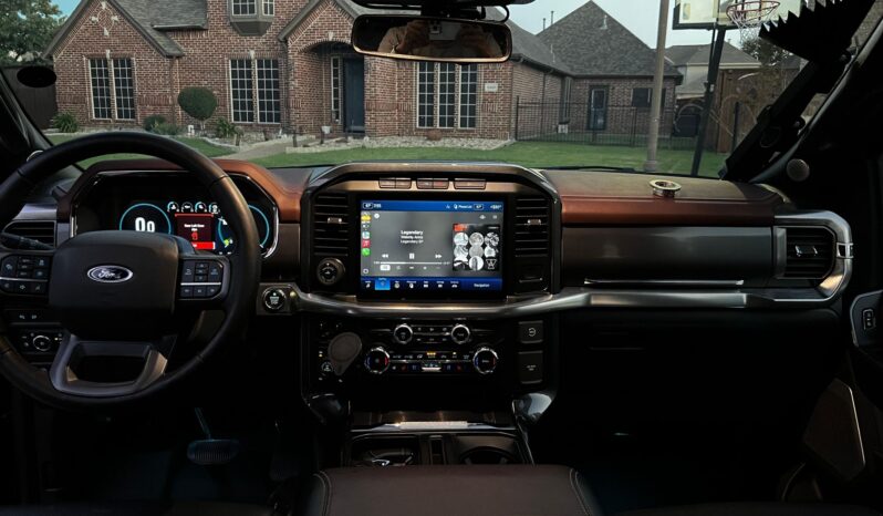 								2022 Ford F-150 Lariat SuperCrew 4×4 full									