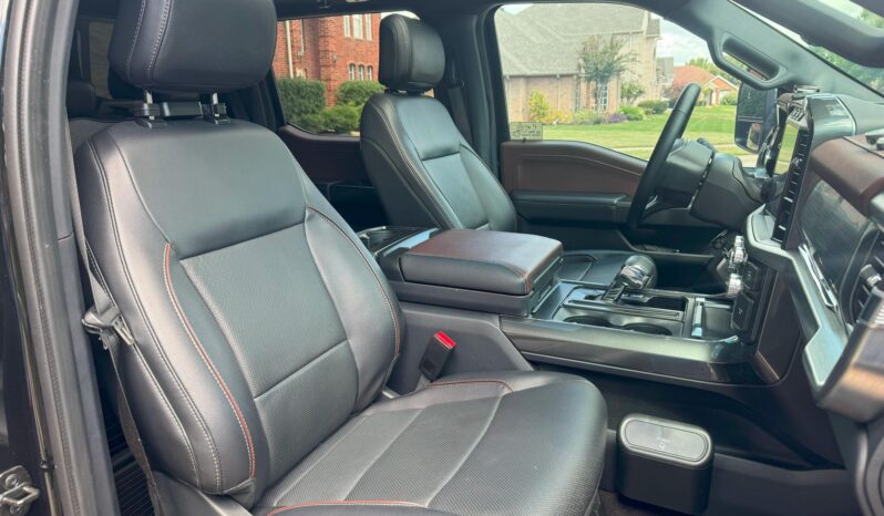 								2022 Ford F-150 Lariat SuperCrew 4×4 full									