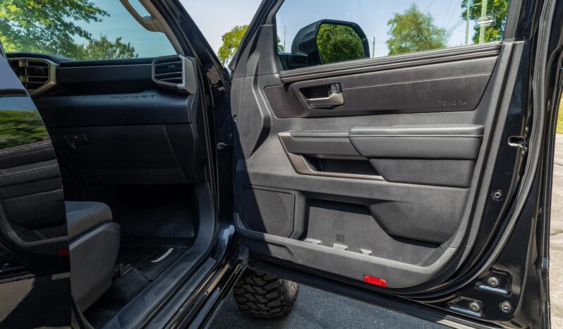 								2022 Toyota Tundra SR5 CrewMax 4×4 full									
