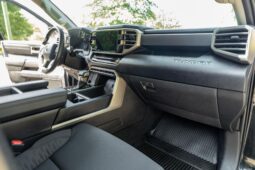 										2022 Toyota Tundra SR5 CrewMax 4×4 full									