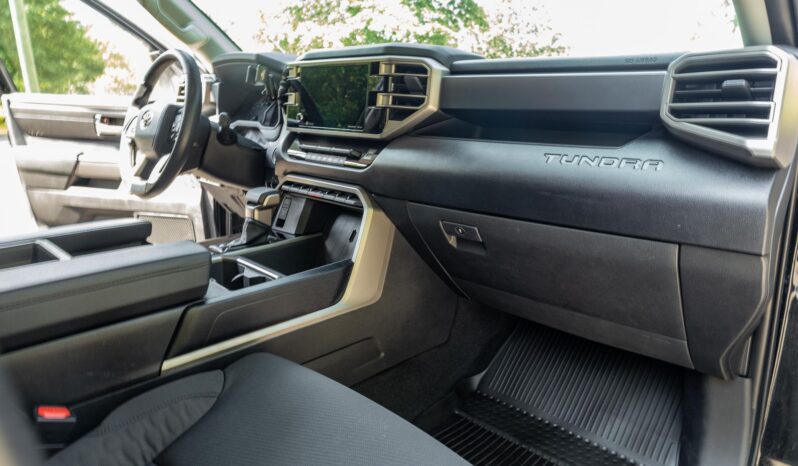 								2022 Toyota Tundra SR5 CrewMax 4×4 full									