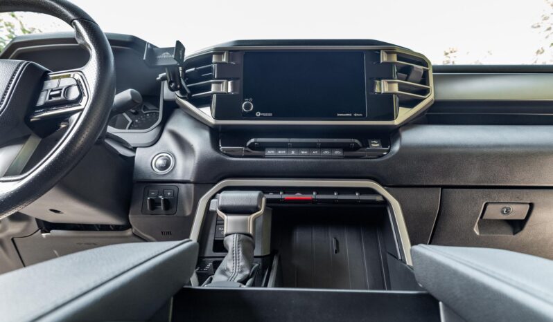 								2022 Toyota Tundra SR5 CrewMax 4×4 full									