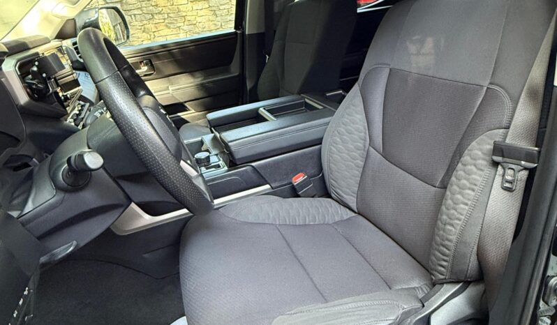 								2022 Toyota Tundra SR5 CrewMax 4×4 full									