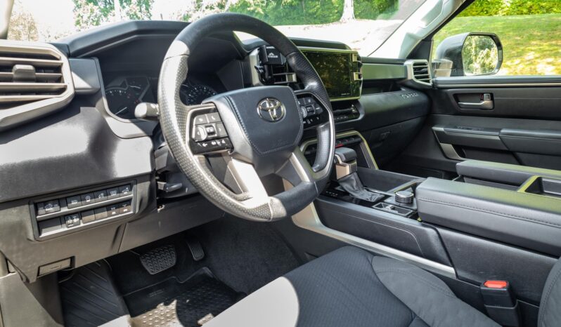 								2022 Toyota Tundra SR5 CrewMax 4×4 full									