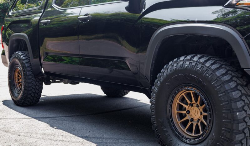 								2022 Toyota Tundra SR5 CrewMax 4×4 full									