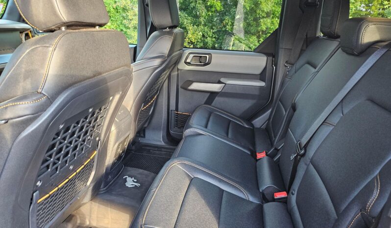 								2023 Ford Bronco Badlands full									