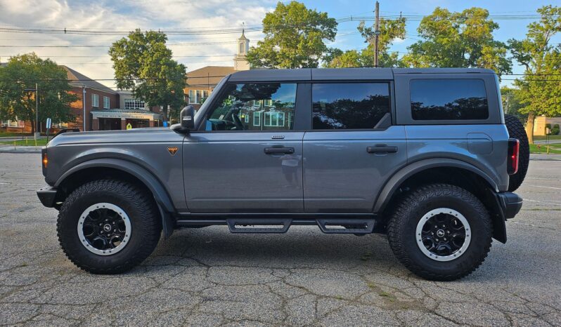 								2023 Ford Bronco Badlands full									