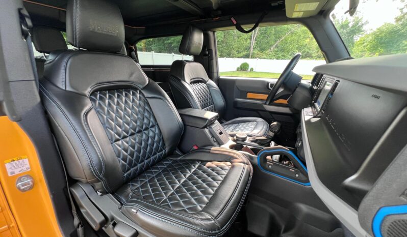 								2022 Ford Bronco Black Diamond full									