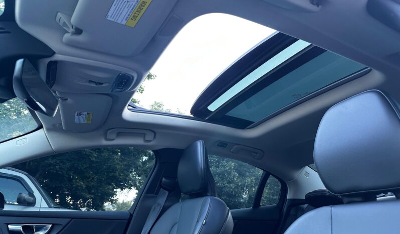 								2022 Volvo S60 Recharge T8 R-Design Expression full									
