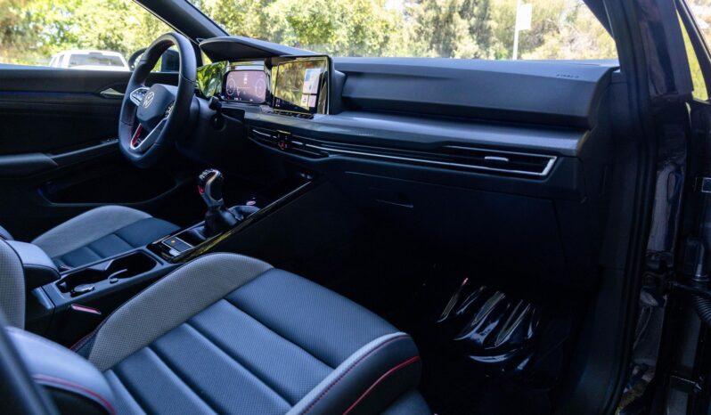 								2023 Volkswagen GTI Autobahn full									