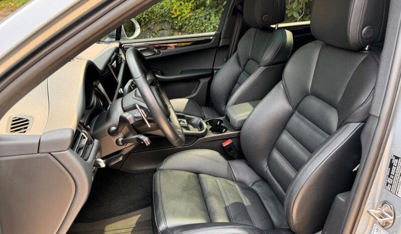 								2023 Porsche Macan S full									