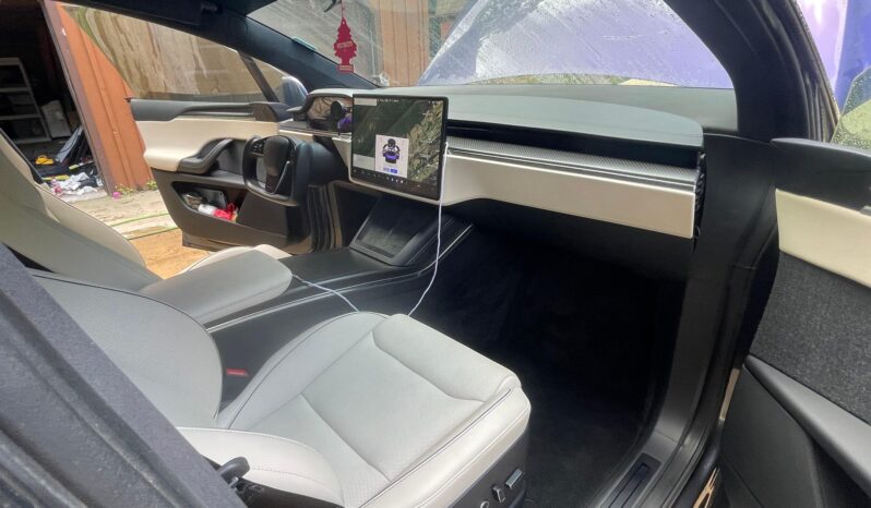								2022 Tesla Model X Plaid full									