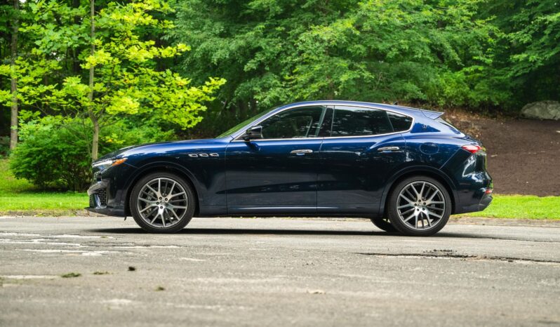								2022 Maserati Levante Modena full									