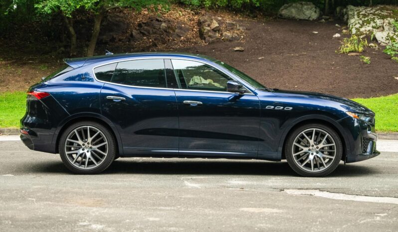 								2022 Maserati Levante Modena full									