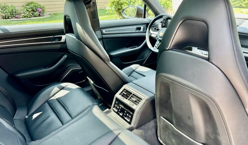 								2023 Porsche Panamera 4 Platinum Edition full									