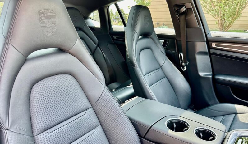 								2023 Porsche Panamera 4 Platinum Edition full									