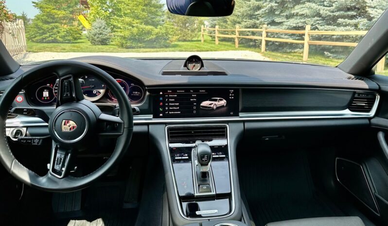 								2023 Porsche Panamera 4 Platinum Edition full									