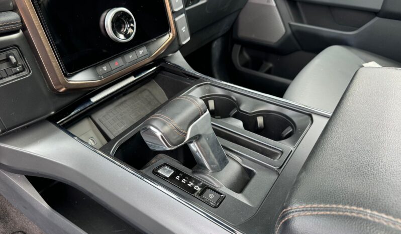								2022 Ford F-150 Lightning Lariat full									