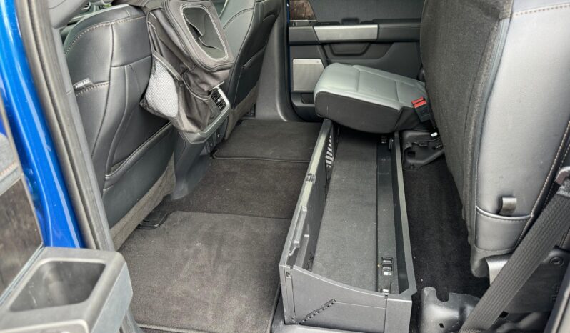								2022 Ford F-150 Lightning Lariat full									