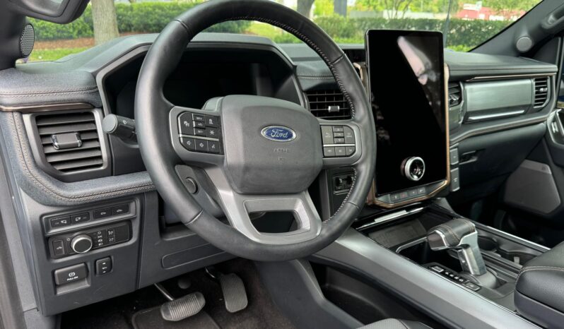 								2022 Ford F-150 Lightning Lariat full									