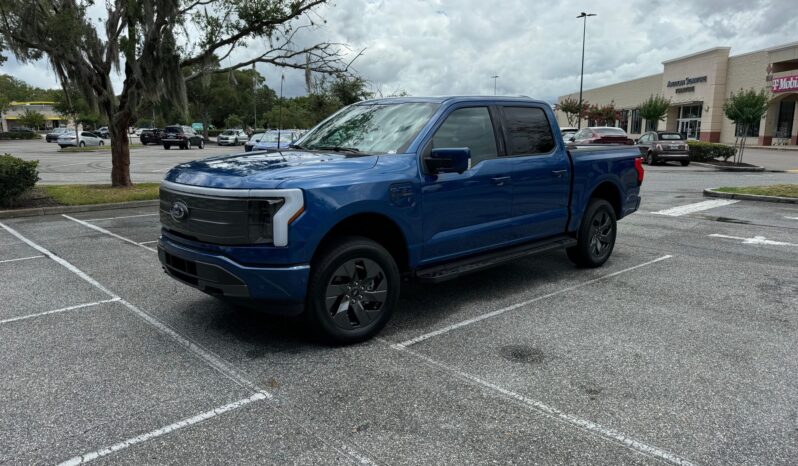 2022 Ford F-150 Lightning Lariat 1