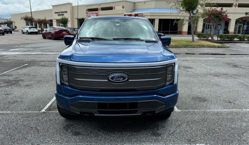 								2022 Ford F-150 Lightning Lariat full									