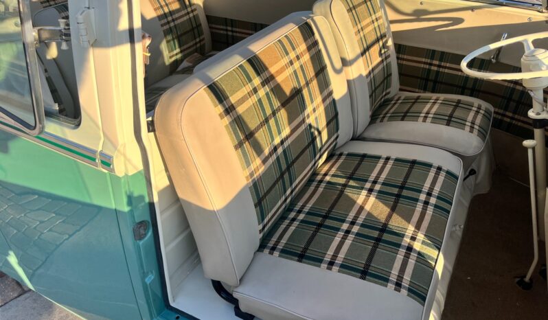 								1970 Volkswagen Type 2 Kombi 23-Window Conversion full									