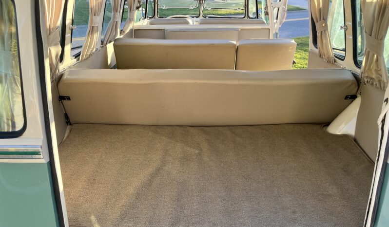 								1970 Volkswagen Type 2 Kombi 23-Window Conversion full									