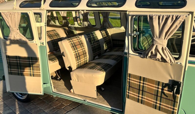 								1970 Volkswagen Type 2 Kombi 23-Window Conversion full									