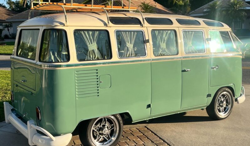 								1970 Volkswagen Type 2 Kombi 23-Window Conversion full									