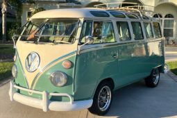 1970 Volkswagen Type 2 Kombi 23-Window Conversion full