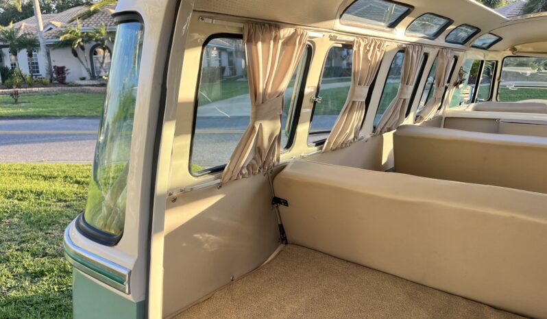 								1970 Volkswagen Type 2 Kombi 23-Window Conversion full									