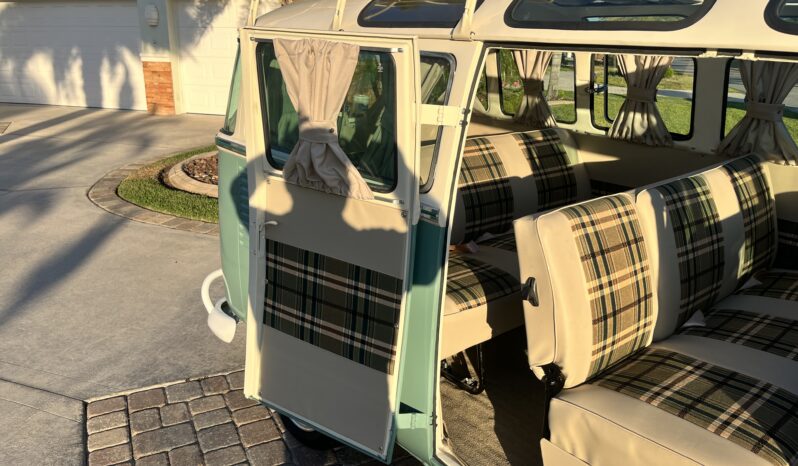 								1970 Volkswagen Type 2 Kombi 23-Window Conversion full									