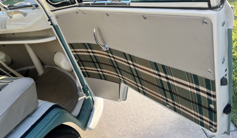 								1970 Volkswagen Type 2 Kombi 23-Window Conversion full									