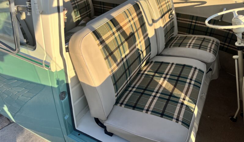 								1970 Volkswagen Type 2 Kombi 23-Window Conversion full									