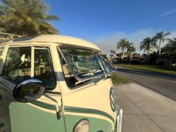 1970 Volkswagen Type 2 Kombi 23-Window Conversion full