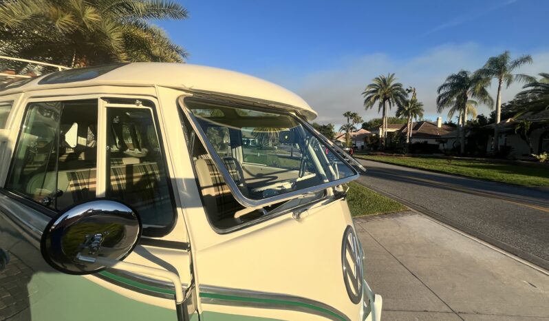 								1970 Volkswagen Type 2 Kombi 23-Window Conversion full									