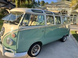 1970 Volkswagen Type 2 Kombi 23-Window Conversion full