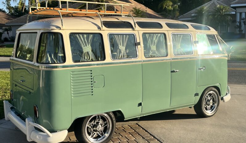 								1970 Volkswagen Type 2 Kombi 23-Window Conversion full									