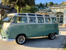 1970 Volkswagen Type 2 Kombi 23-Window Conversion full