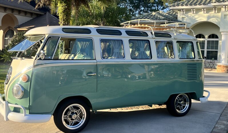 								1970 Volkswagen Type 2 Kombi 23-Window Conversion full									
